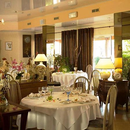 Logis Chez Bach Hotel Chaussin ภายนอก รูปภาพ